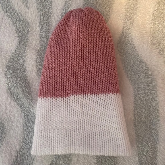 handmade knit beanie - Picture 2 of 3